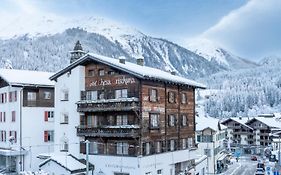 Hotel Chesa Grischuna